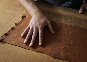 Pantofi din piele naturală sau fake Află AICI cum îi poți deosebi!