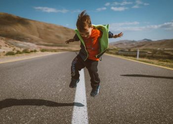 Ce articole vestimentare trebuie sa-si aleaga singuri copiii din Iasi? Afla ce se afla pe aceasta lista