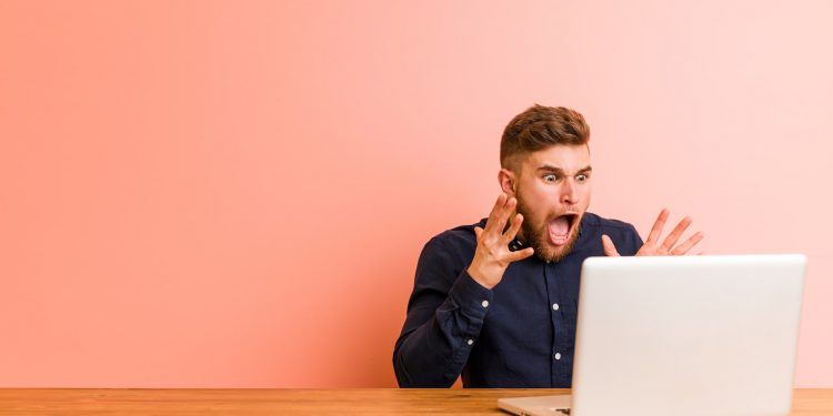 Lucrezi de acasă? Află 5 lucruri pe care să NU le faci NICIODATĂ dacă vrei ca jobul remote să nu se transforme într-o experiență de coșmar!