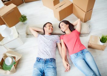 Te muți în casă nouă? Află ce NU trebuie să îți lipsească!