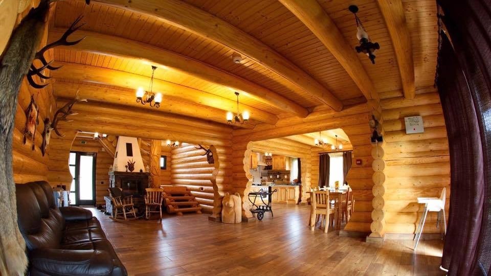 interior cabana busteni lemn rotund