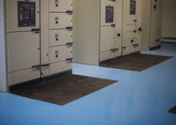 Tipuri de covoare din cauciuc şi aplicaţii industriale specifice