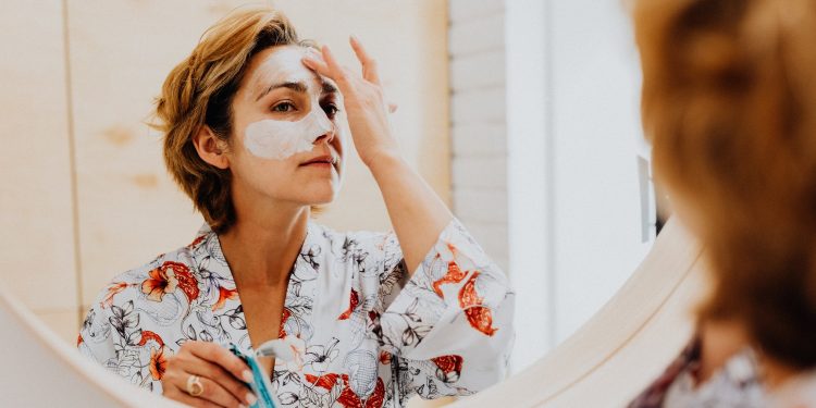 Îngrijirea tenului matur vara: 5 pași de urmat