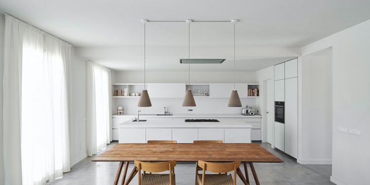 Te muți într-o nouă locuință? 4 aspecte de care să ții cont